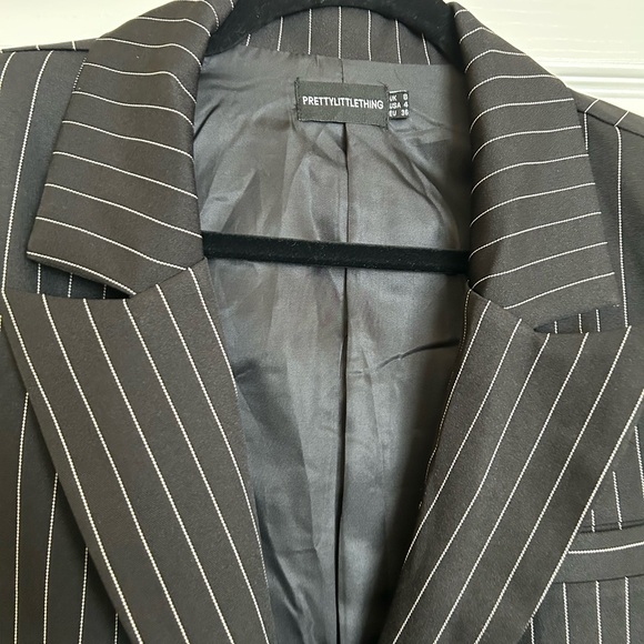 Pretty Little Thing blazer, size 4, NWOT, Black Pin Stripes - Picture 3 of 5
